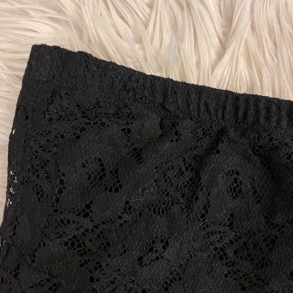 Black lace | Midi skirt - Picture 4 of 10